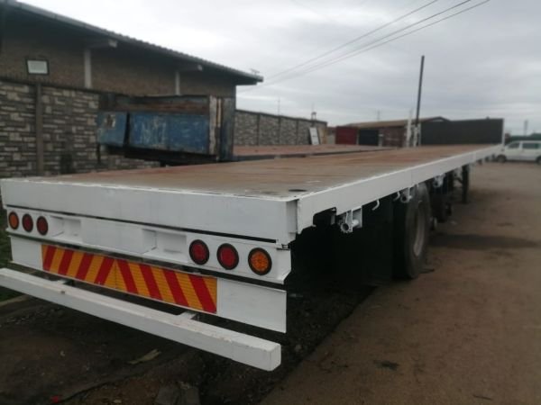 30 tonne tri axle flatbed trailer