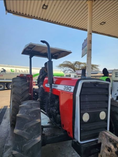 Massey Ferguson MF390 4WD tractor